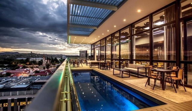 Soak Up the Sun by the Rooftop Pool! Onsite Spa, Parking, Short Walk to Zoo Park