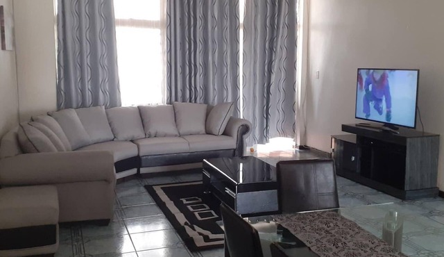Spacious Executive Holiday Apartment In Bulawayo