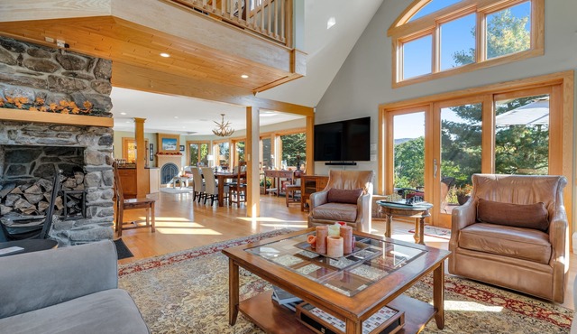 Spacious home with sweeping vista views, game tables & hot tub - close to skiing