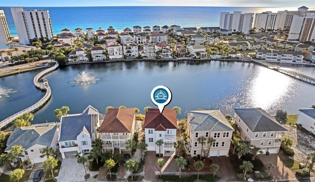 Spacious Lakefront Retreat w/Pool and Beach Access! 🏖️