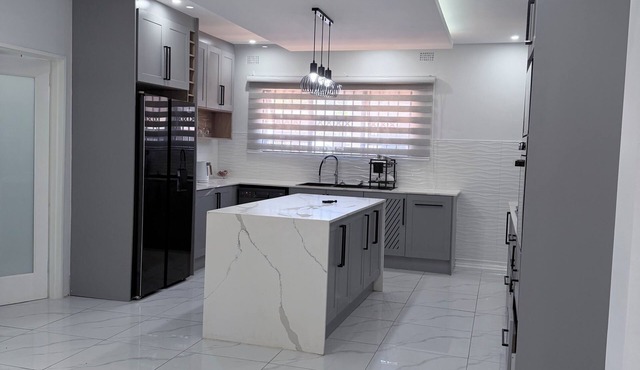 Spacious modern & Secure 4 bedrooms family retreat home