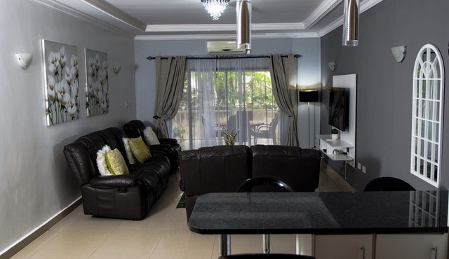 Spacious open plan 3-bedroom apartment, WiFi and power back-up in vibrant Lusaka