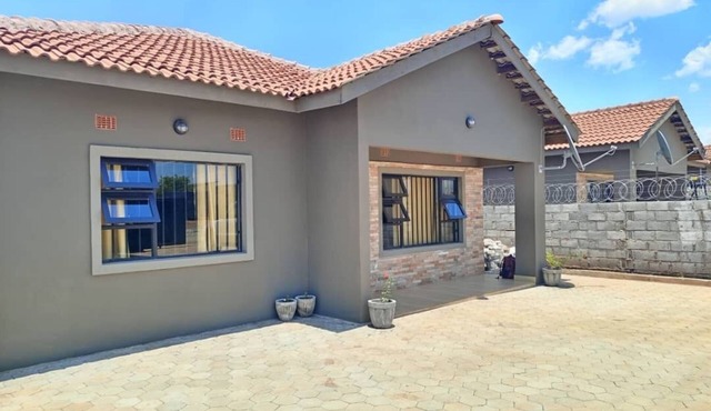 Spacious secure one bed apartment in Lilayi