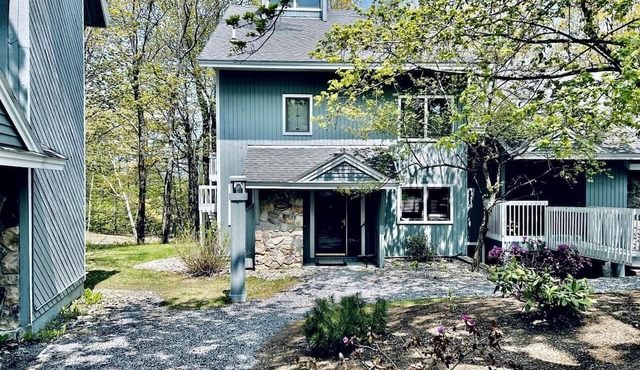 Spectacular Cottage with Swimming Pool and Foosball in Stratton, Vermont