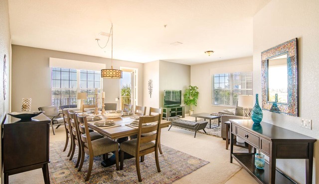 Spring Lakeview condo close to clubhouse & Orange Convention Center