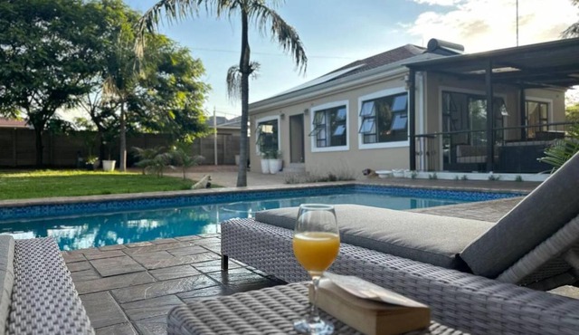 Stunning 2 bed with pool - 2275