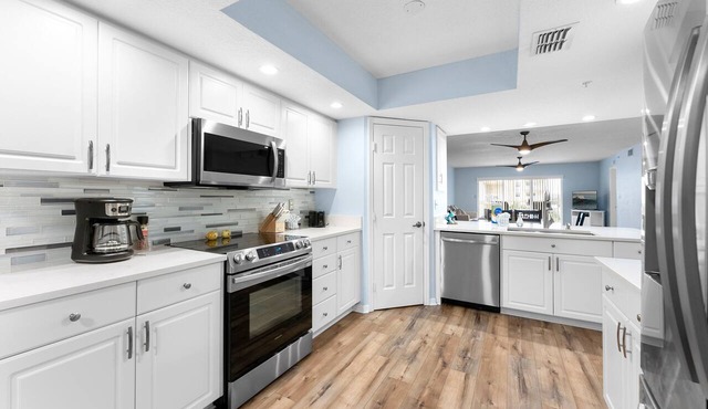 Stunning Beach Beauty - Chef's Kitchen - Near Port w/Pool!