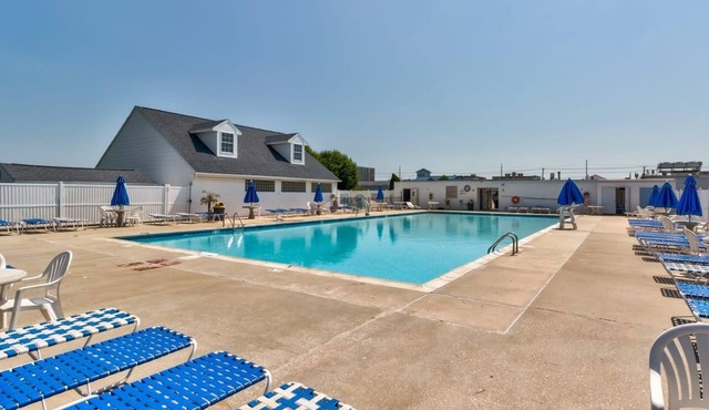 Stunning New 3800 Sqft Bayside Steps from Beach!