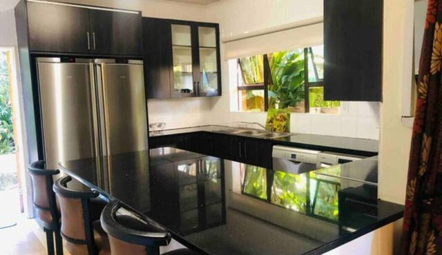 Stunning Private Apartment with a Beautiful Garden Oasis!