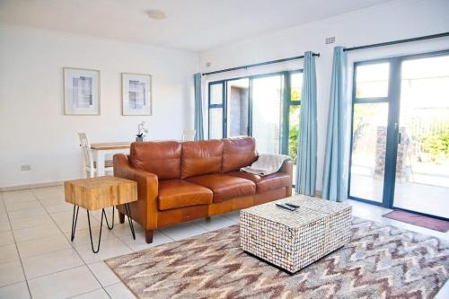 Stylish 2-Bed Garden Apartment in Marlborough - 2388