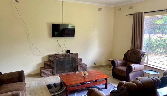 Stylish 3-bedroom guesthouse in Greendale - 2336