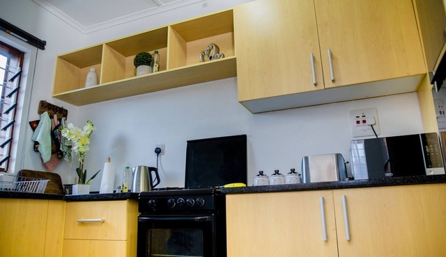 Stylish Apartment near Foxdale Court and Forest
