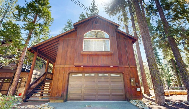 Sugar Pine Haus with Hot Tub Bordering the State Park