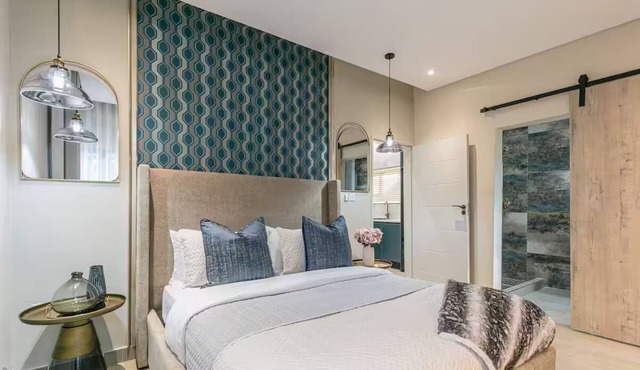 Suite Nnyana | Pool | 55" TV Netflix | 5 mins Mall