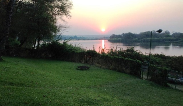 Sundowner Lodge