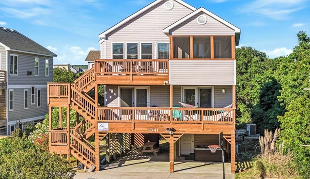 Sunny Lagoon | Walk to Beach & Sound | Hot Tub and Dog Friendly
