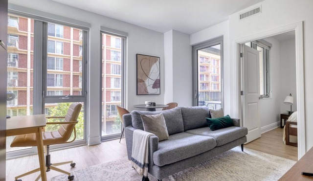 Sweet SW Waterfront 1BR w/Gym & Roof Pool, nr Train, by Blueground