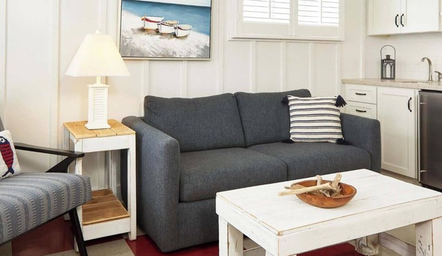 The Bridgeport: Beachy 2BR + Loft Townhome Sleeps 8 | Pool, Hot Tub, Golf, Close to Lake Michigan
