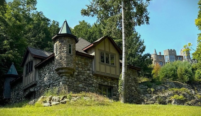 'The Castle Gatehouse' of Highlands Castle