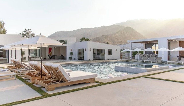 The Catalina Palm Springs: 9BR Luxe Desert Oasis