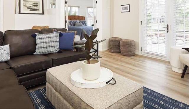 The Nantucket 3 Bedroom: Avail Fall to Spring/Early Summer, Sleeps 11, Lake Mac Views