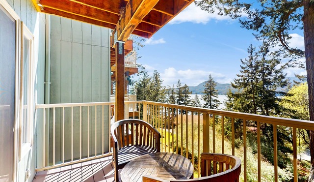 Three ocean/mountain view condos with balconies, near Moran State Park