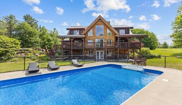 Three Peaks Retreat: Pool, Hot Tub & Fireplace