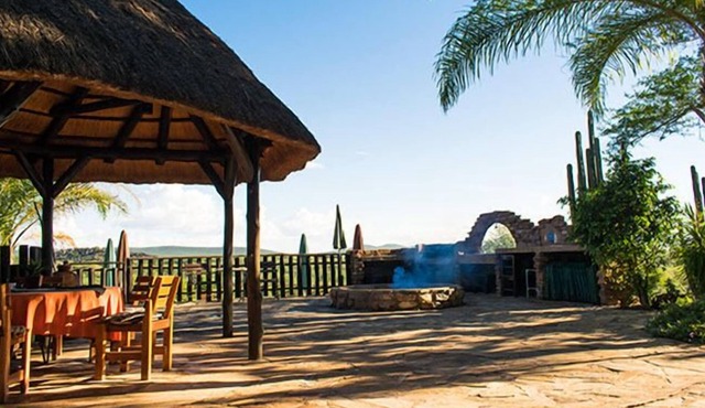 Toko Kamanjab Lodge & Safari