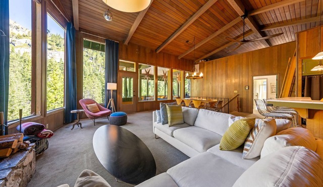Trapper Cabin in Alpine Meadows w/hot tub