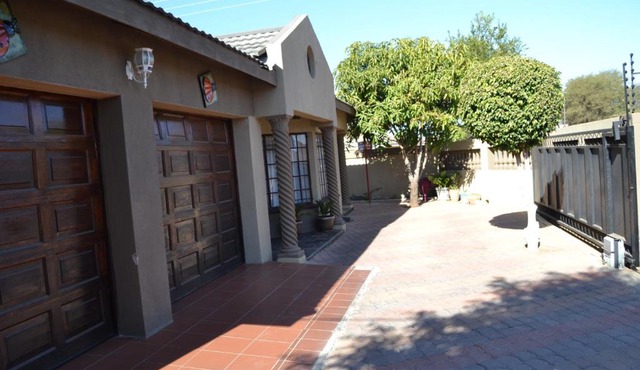 Triple Palms Bed and Breakfast