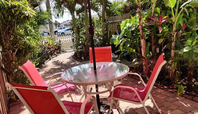 Tropical Escape w/2 Main Suites Steps to Beach