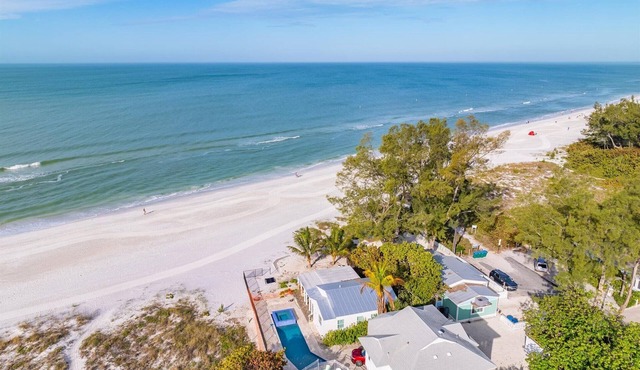 Turtle Beach: 2 Homes, Sleeps 10, Gulf Front with 2 Pools!