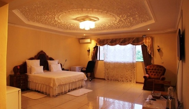 Twin Cave Lodge