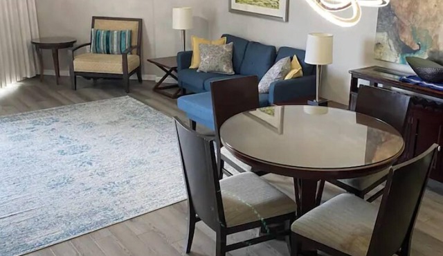 "Tylie's Retreat" Beautiful condo in the heart of Destin.