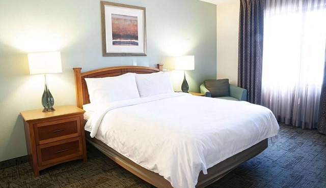 Urban Retreat in the Medical District | 2 Units | Free Breakfast