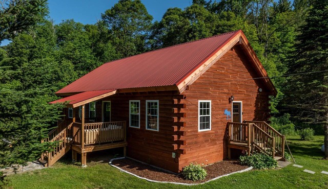 Vermont cabin near Sugarbush w/mountain views