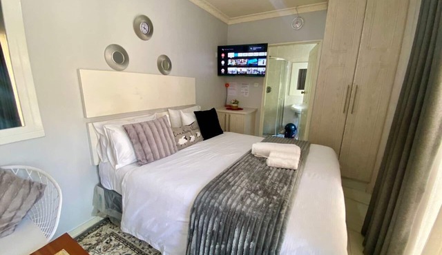 Villa near Airport & City Centre - 2317