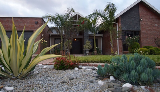 Villa on 28 - Near RG Mugabe Airport - 7 min Drive