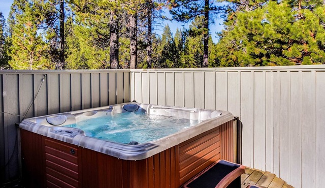 Vintage mountain home with private hot tub & SHARC access - dogs welcome