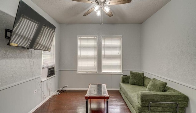 Walk Everywhere! Monte Vista Apartment Near Cafes