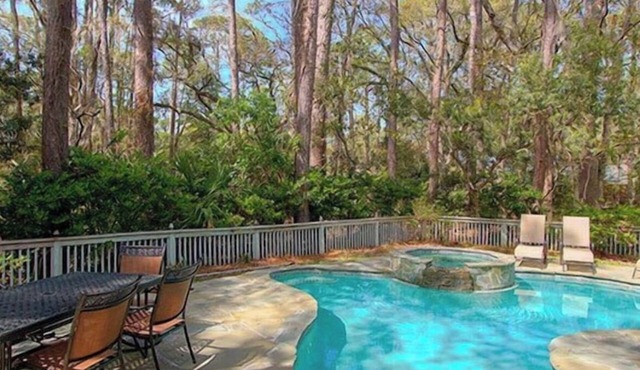 Walk to BEACH! Pool/spa fenced yard.