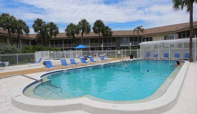 Walk to Beach & Dining–Coastal Condo Retreat Kingston Arms 11-B by RVA