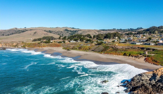 Walk to Beach! Game Room & Dog~Friendly~Bodega Bay Sonoma Coast Beach House