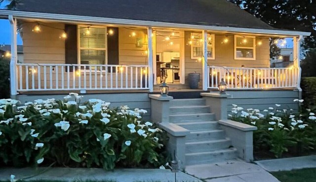 Walk to Downtown | Workspace + Pet Friendly