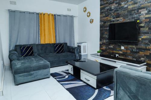 Wamz Apartments And Tours A