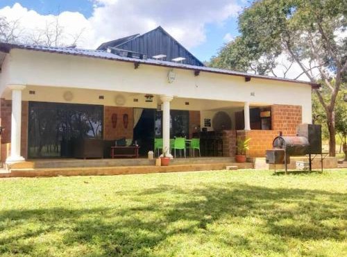 Warthog House-cozy country house, 3 Bed