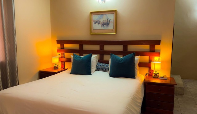 Welcome to Mopani Lodge – your tranquil escape in Victoria Falls!
