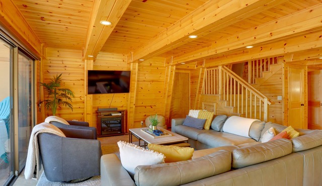 Westwood Lakefront Cabin w/Hot Tub & Boat Dock!