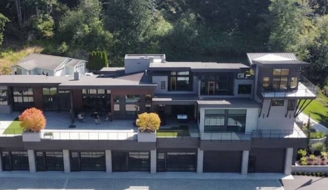 Woodinville Luxury 2BR in Wine Country + Views + Private Decks + Tower Lounge