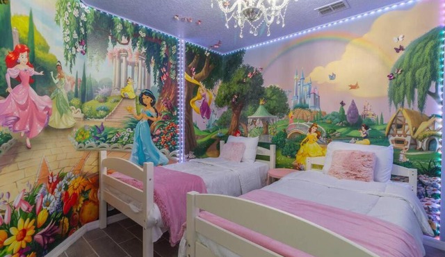 Wow! Gorgeous 4bed Disney themed and private pool